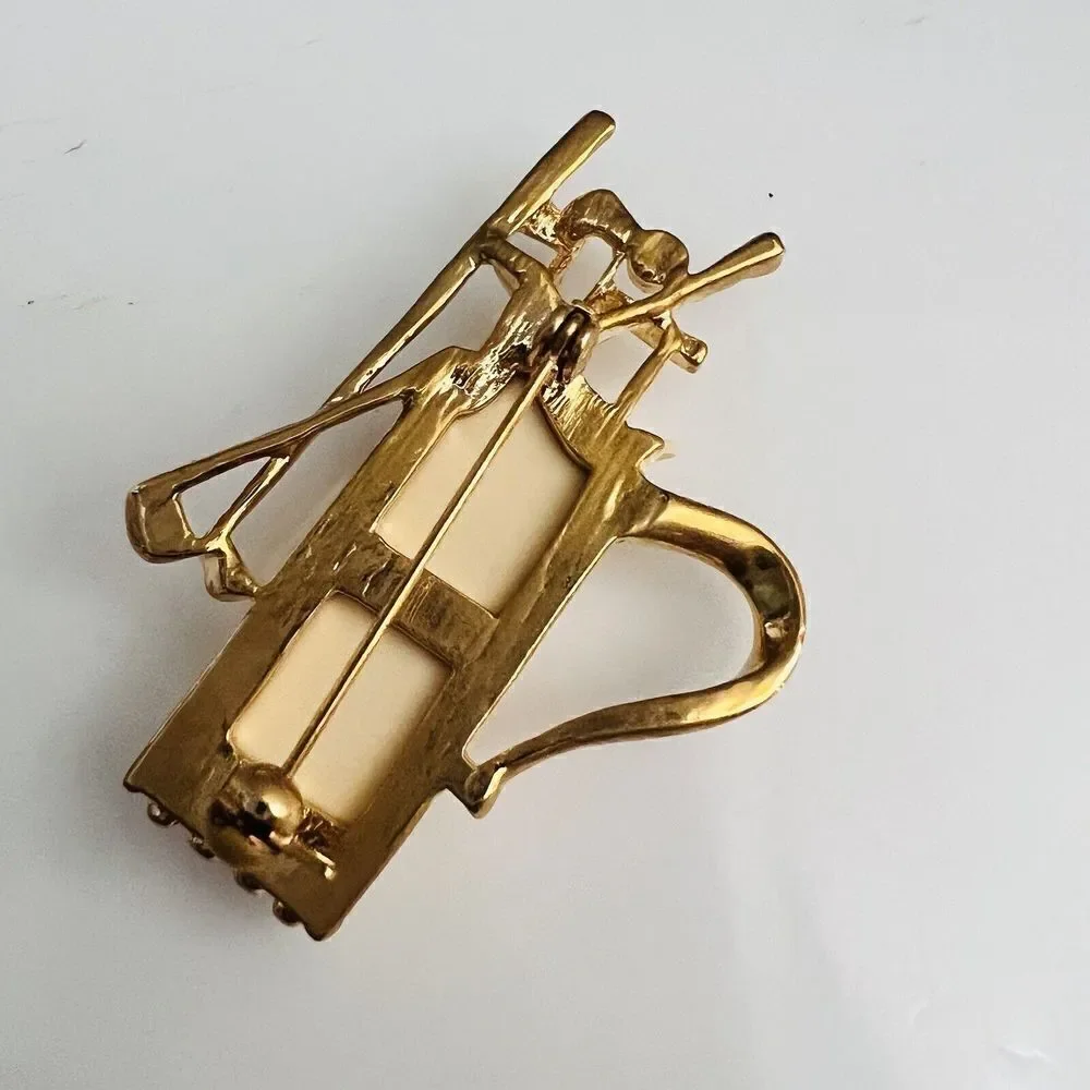 Vintage Lucite Plastic Ivory Gold Tone Golf Clubs In Bag Pin Brooch 4426